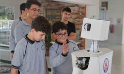 Minikler ‘Ahi Bot’la dayanışmayı öğreniyor