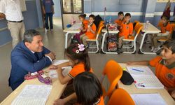 Pınar, öğrencilerle ve öğretmenlerle bir araya geldi