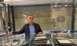 1 dakikada 3 kilo altını çaldılar