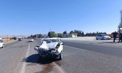 İki otomobil çarpıştı: 4 yaralı