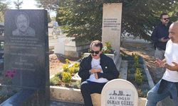 Tatlıses, Neşet Ertaş’ın mezarını ziyaret etti