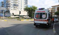 Ticari araç ile motosiklet çarpıştı