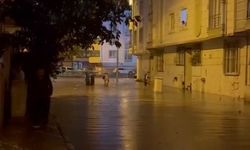 Yollar göle döndü, evleri su bastı