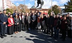 “Yaşasın Cumhuriyet!” sloganı Cacabey Meydanı’nda yankılandı!