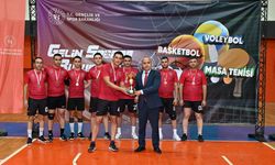 Emniyet Müdürü maçı tribünden izledi!