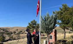 Kırşehir Jandarması şehitlikte görev başında