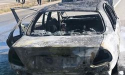 Seyir halindeki otomobil alev aldı