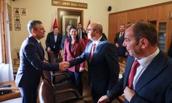 Ekicioğlu, CHP Genel Başkanı Özel ile bir araya geldi