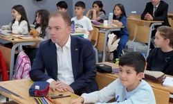 Gülşen, İngilizce Konuşma Kulübü’nde öğrencilerle bir araya geldi