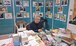 Kırşehir’in edebiyat yüzü Doç. Dr. Erbey, fuarı salladı