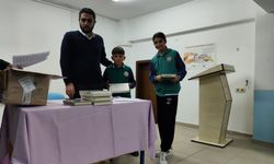 Kur’an’ı seçen öğrenciye Kur’an hediyesi