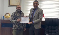 38 yıllık eğitimci Demir’e Hizmet Şeref Belgesi takdim edildi