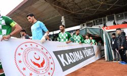 Ahi Stadı’nda futbolcular farkındalık pankartı açtı