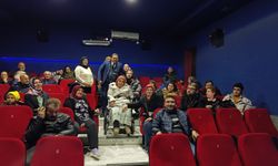 Engellilerin erişilebilir salonda sinema keyfi