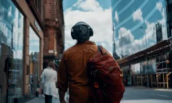 Kulaklık kullanımı yaya güvenliğini tehdit ediyor