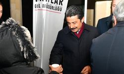 Kırşehir’de manevi akşam: Vali Demiryürek kandil gecesi ikramına katıldı