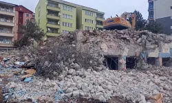 Kırşehir’de riskli bina yıkımı başladı