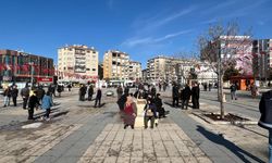 Sıcak hava Cacabey Meydanı’nda canlandı