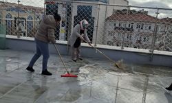 Kırşehir Aşıkpaşa Halk Kütüphanesinde Temizlik Çalışması