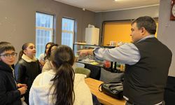 Vali Yardımcısı Balcı kollarını sıvadı, öğrencilere unutamayacakları anı yaşattı