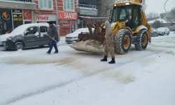 Çiçekdağı’nda karla mücadele çalışmaları aralıksız sürüyor