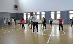 Çocuklar eğlenerek sporla tanışıyor