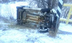 Hasanali Köyü’nde korkutan kaza: Araç köprüden düştü!