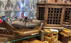 Kırşehir Külliyesi’nde el emeği ahşap ürünler vitrinlerde yerini aldı