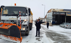 Sanayi sitesinde buzlanmaya karşı tuzlama çalışması