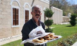 Evladı İçin Sokak Sokak Şifa Satıyor!
