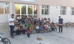 Fenomen Bakkal 6 yıldır her gün çocukların yüzünü güldürüyor