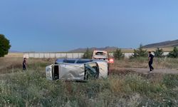 Kaman Yol Ayrımında Kaza: Kontrolden Çıkan Araç Yan Devrildi