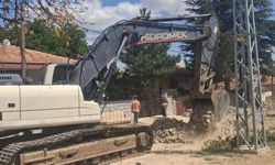 Kırşehir Özbağ’da Kızılca Mahallesi’nde Yol Yenileme Çalışmaları Başladı