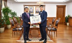 Sanat Engel Tanımadı: Otizmli Yetenek Valiye Portresini Sundu