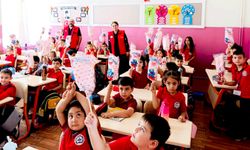Cacabey Gençlik Merkezi'nden minik öğrencilere tatlı sürpriz