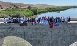 Kırşehir’in Tarihi Mekânlarını 4 Ülkeden Gelen Gençler Gezdi