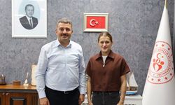 Milli Boksör Esra Yıldız Kahraman’dan Kırşehir Gençlik ve Spor İl Müdürlüğüne Ziyaret