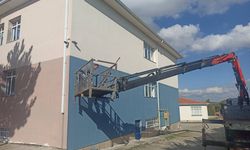 Kırşehir Akpınar’da okul yenileme çalışmaları sürüyor