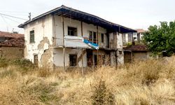 Kırşehir merkezinde tehlike saçan yapıya müdahale