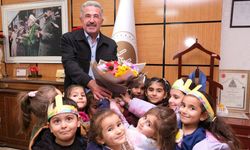 Kırşehir’de minik öğrencilere “Kudüs Yolculuğu” kitabı hediye edildi