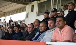 Vali Demiryürek, Kırşehir FSK maçını tribünden takip etti