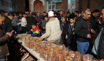 Kaman’da Kadir Gecesi’nde gönüller birleşti, sofralar paylaşıldı