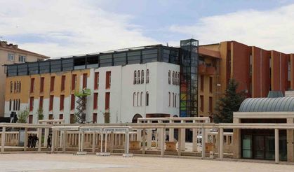 İlk AVM olan tarihi Ahi Çarşısı boyanıyor