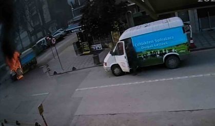 Vites kutusu arızalanan kamyonet alev alev yandı