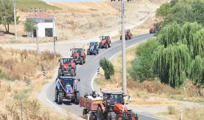 Gelin arabası traktör oldu: Konvoya 50 traktör katıldı