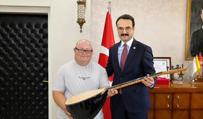 Kaymakam Erdoğan’dan Saz Sürprizi