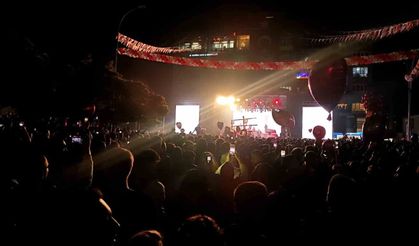 Ece Seçkin ve Poizi’den 50 Bin Kişilik Dev Konser!