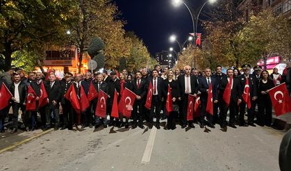 Kırşehir’de meşaleler Cumhuriyet için yandı: Coşku sokaklara taştı