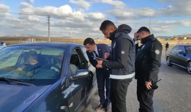 Kaymakam Kaya, trafik ekipleriyle birlikte denetim yaptı