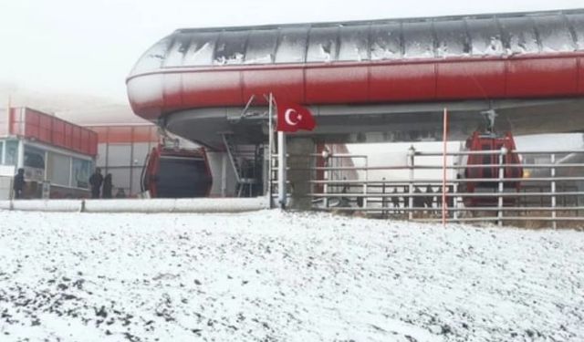 Erciyes Dağı gelinliğini giydi